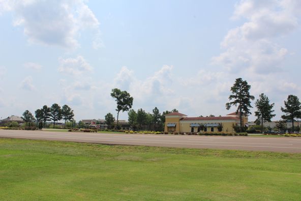 Former Corner Bakery: 108 Market St, Flowood, MS 39232
